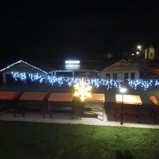 Adventi fények a piactéren (Fotó: Bacs Zsolt)
